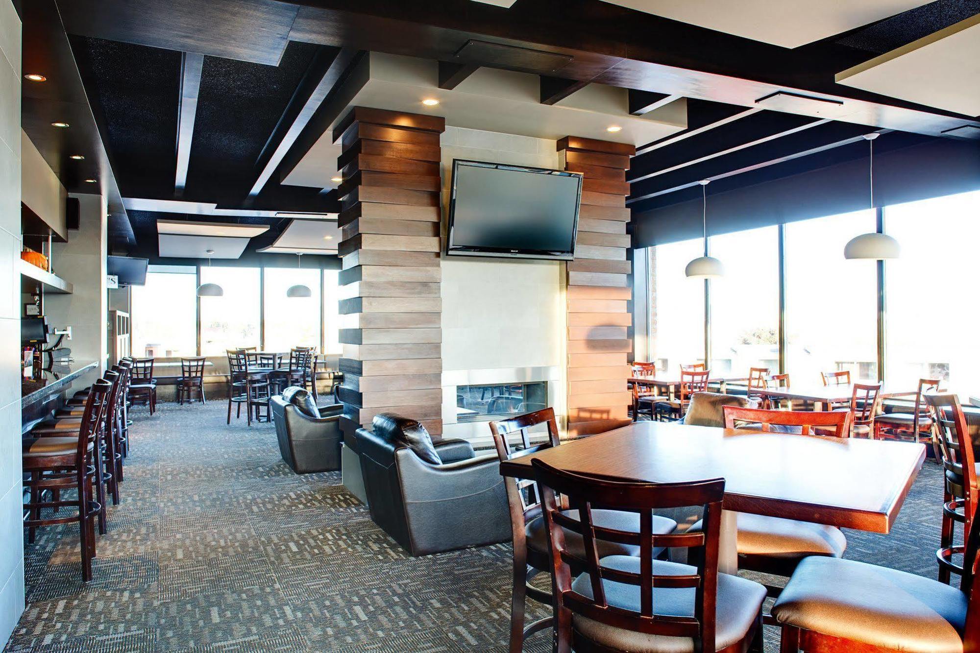 Best Western Plus City Centre Inn Edmonton Restoran gambar